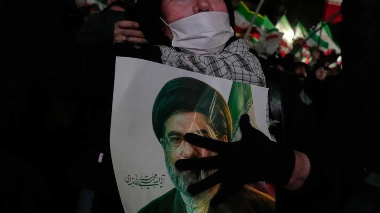 Standoff Between US and Iran Deepens Amid Rising Tensions in Strait of Hormuz Standoff Between US and Iran Deepens Amid Rising Tensions in Strait of Hormuz